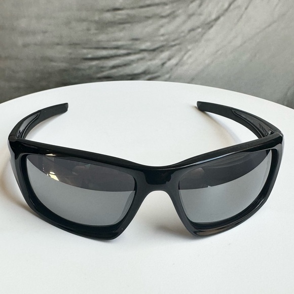 🕶️OAKLEY 🕶️ Valve Black Sunglasses OO9236 - Picture 9 of 15